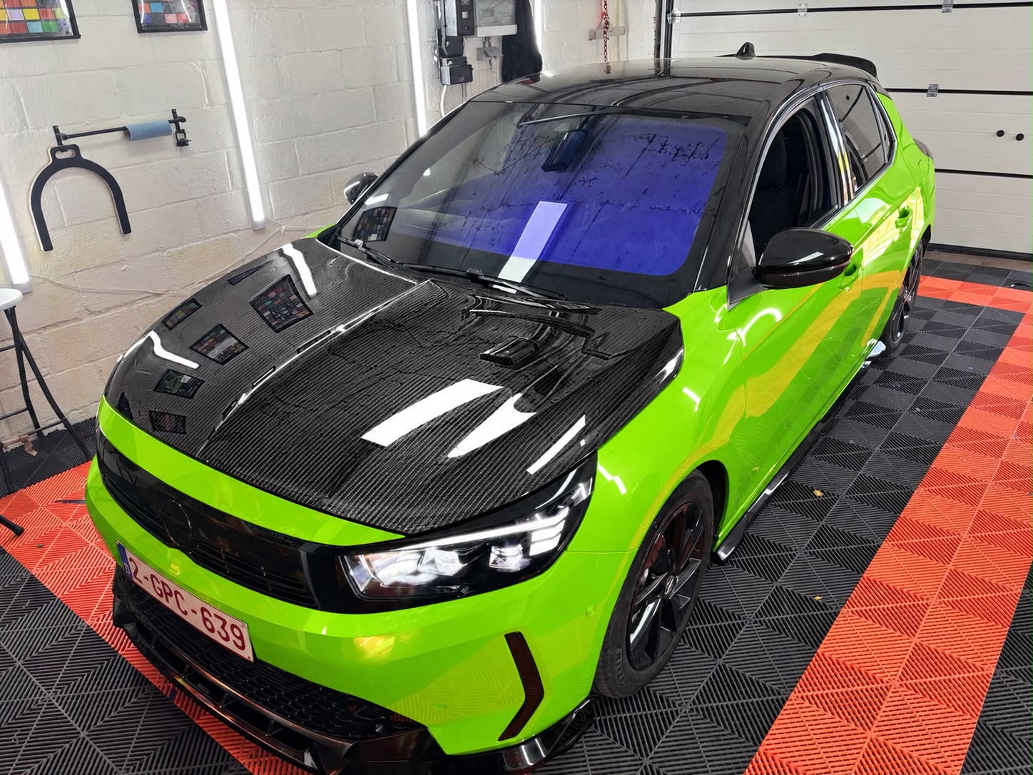 Finition automobile présentée par DECALSHOP